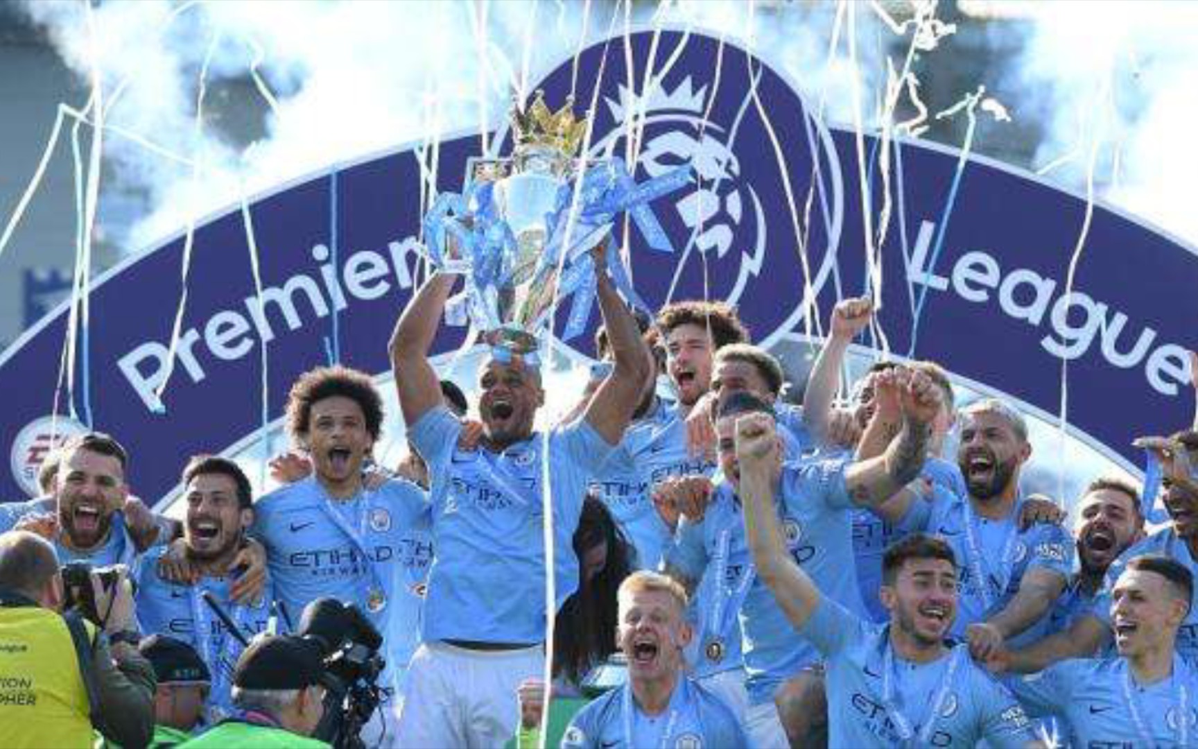 现出更强的 现出更强的